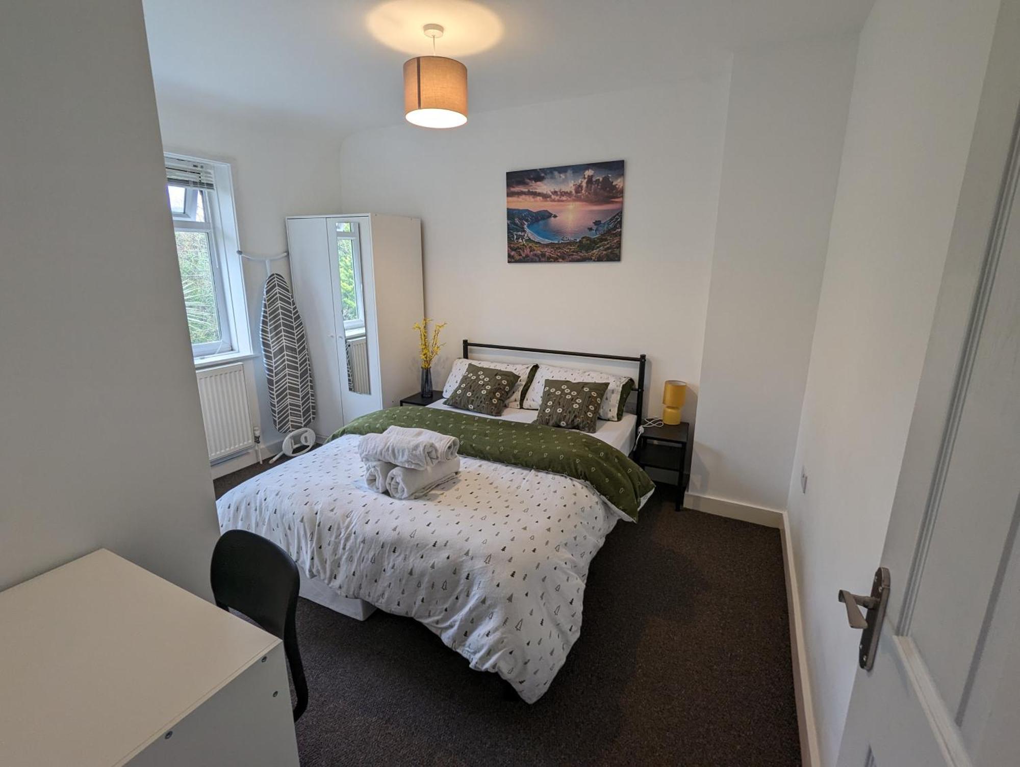 Fantastic 3-Bedroom House In London Morden  Exterior photo